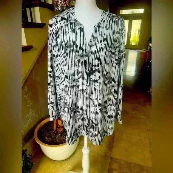 Jessica London blouse size 18. NWOT. Extra button still on tag. Black and white - Picture 4 of 12